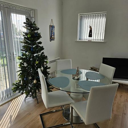 Coastal Apartment With Beach On Your Doorstep! Llanelli Exterior foto